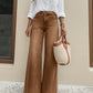 High-Waist-Jeans mit weitem Bein und Knopfdetail