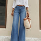 High-Waist-Jeans mit weitem Bein und Knopfdetail