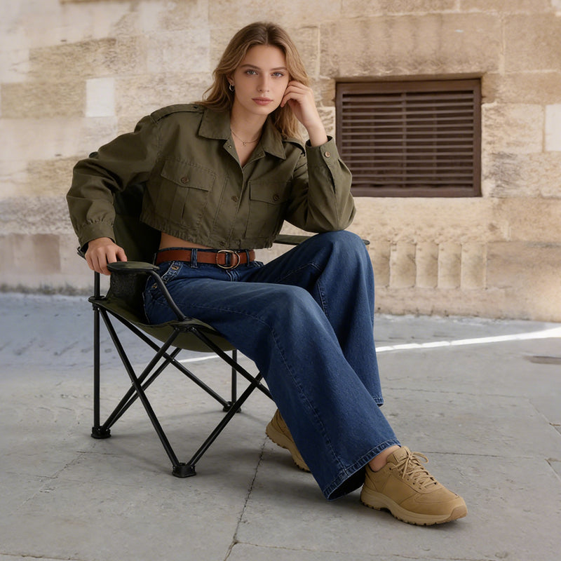 High-Waist-Jeans mit weitem Bein und Knopfdetail